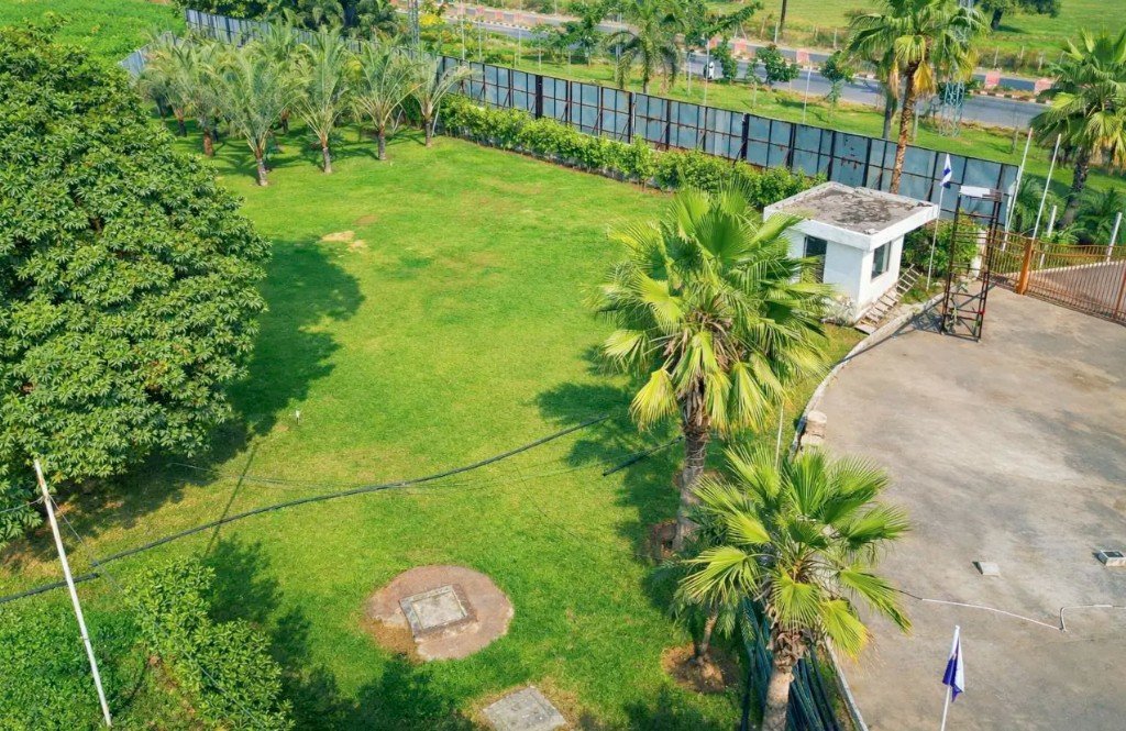 Landscaped entrance greens at Aqasia Homes
